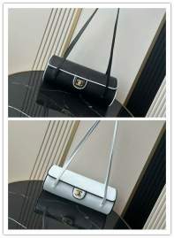 Picture of Chanel Handbags _SKUfw240287427fw